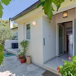 Beachfront Milan, With Balcony スプリト