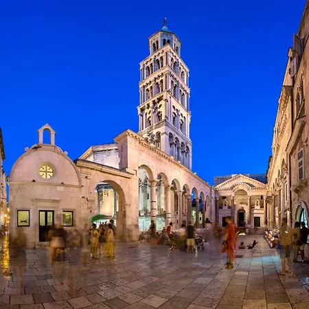 Apartment Beachfront Milan, With Balcony Split