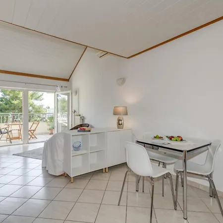 Beachfront Milan, With Balcony Appartement Split